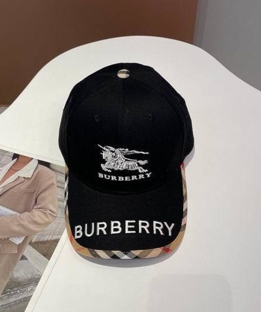 Burberry Equestrian Knight Vintage Check Baseball Cap